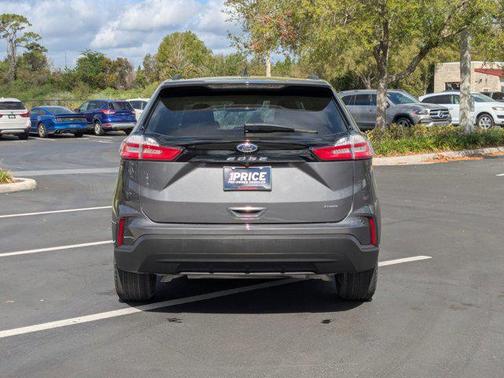 2022 Ford Edge SE