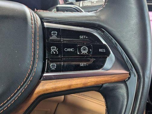 2022 Jeep Grand Cherokee Summit