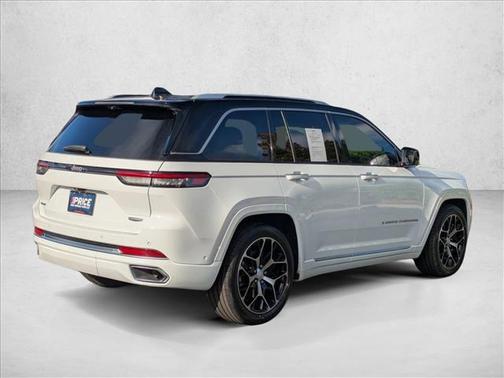 2022 Jeep Grand Cherokee Summit