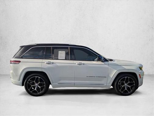 2022 Jeep Grand Cherokee Summit