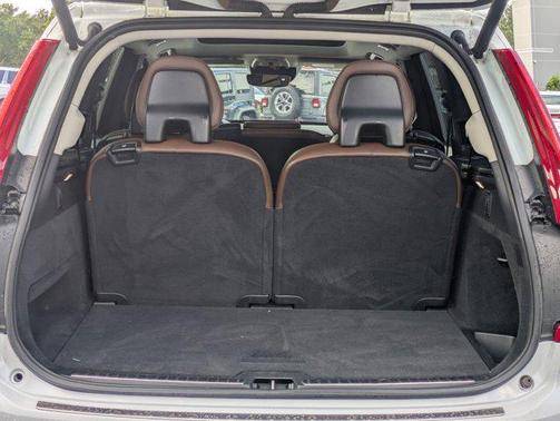 2019 Volvo XC90 T6 Momentum