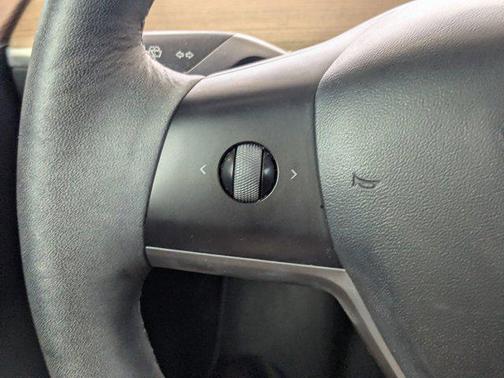 Deep Blue Metallic 2022 Tesla Model 3 Standard Range