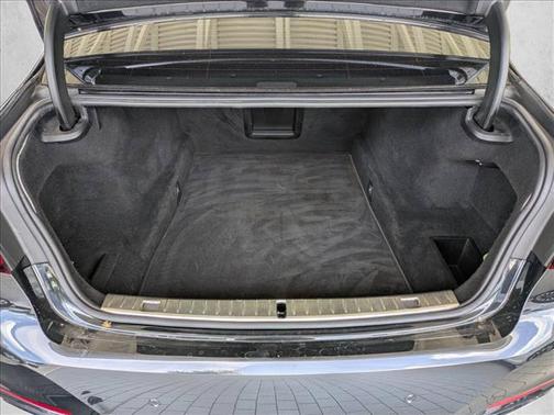 Black Sapphire Metallic 2022 BMW 740 i