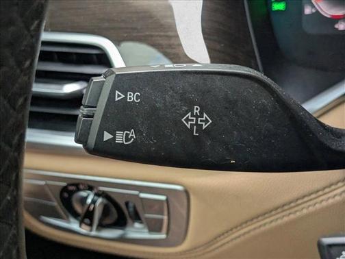 Black Sapphire Metallic 2022 BMW 740 i