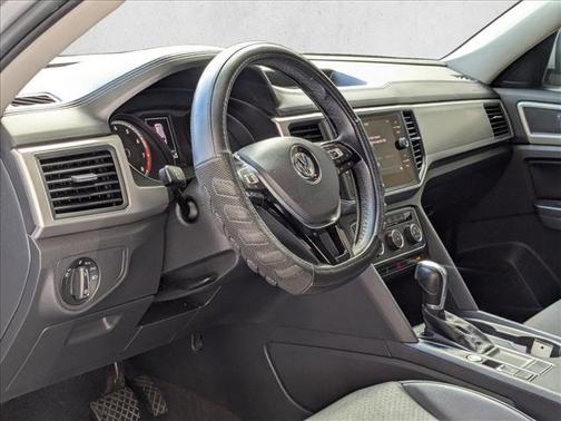 Silver/Gray 2018 Volkswagen Atlas 3.6L SE