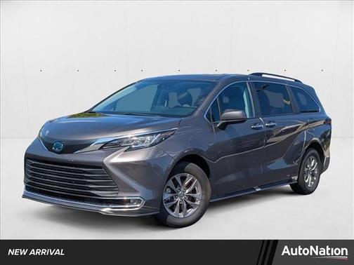 2023 Toyota Sienna XLE 8 Passenger