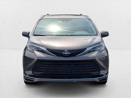 2023 Toyota Sienna XLE 8 Passenger