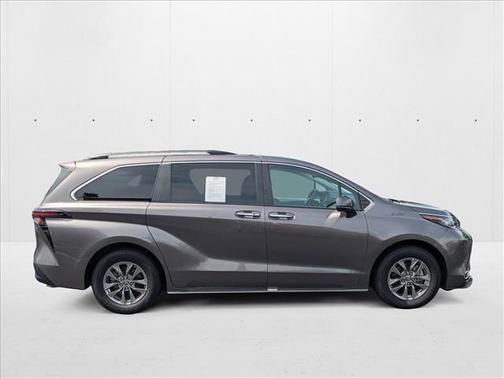 2023 Toyota Sienna XLE 8 Passenger
