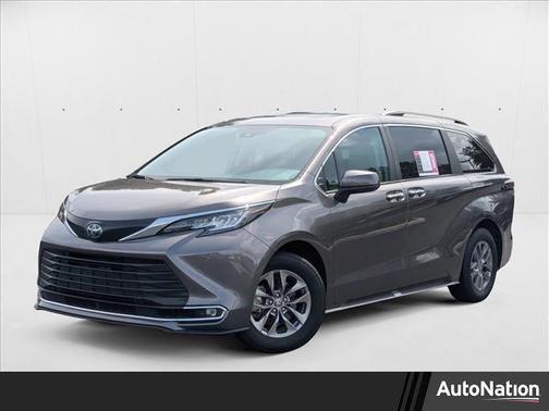 2023 Toyota Sienna XLE 8 Passenger