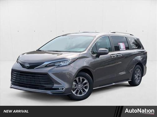 2023 Toyota Sienna XLE 8 Passenger
