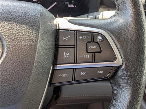 2023 Toyota Sienna XLE 8 Passenger