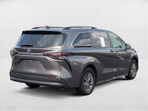 2023 Toyota Sienna XLE 8 Passenger