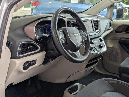 Silver Mist Clearcoat 2022 Chrysler Voyager LX
