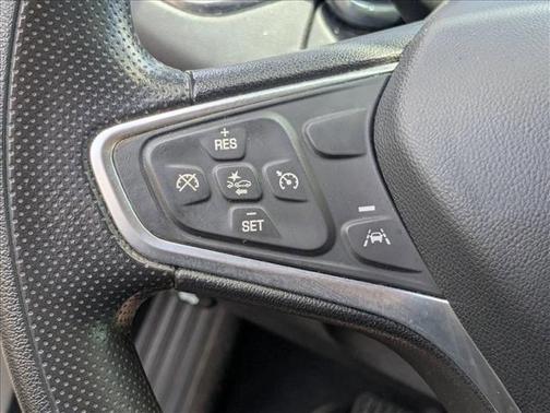 Silver Ice Metallic 2022 Chevrolet Equinox LS