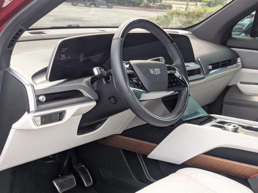 Radiant Red Tintcoat 2026 Cadillac VISTIQ Luxury