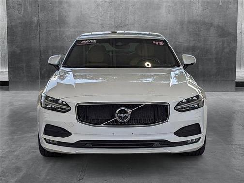 2019 Volvo S90 T6 Momentum