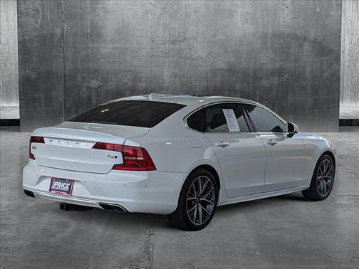 2019 Volvo S90 T6 Momentum