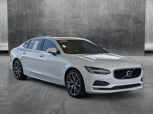2019 Volvo S90 T6 Momentum