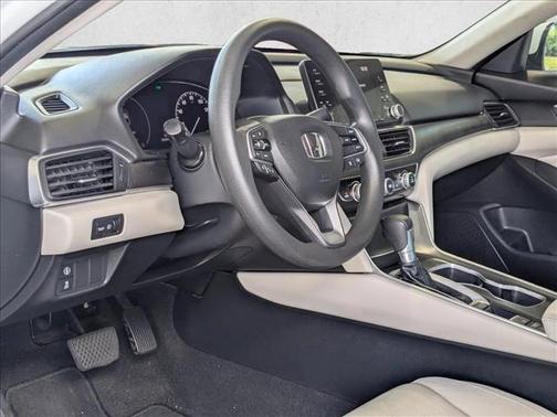 Platinum White Pearl 2018 Honda Accord LX