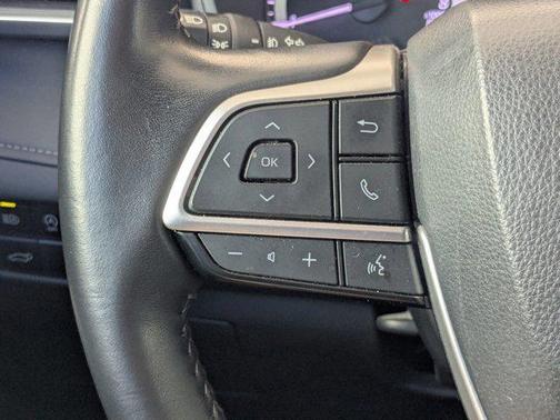 Magnetic Gray Metallic 2024 Toyota Highlander LE