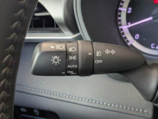 Magnetic Gray Metallic 2024 Toyota Highlander LE