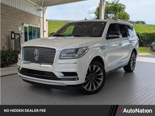 White 2019 Lincoln Navigator Select