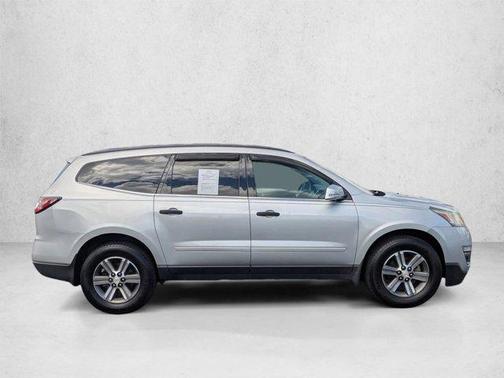 Silver Ice Metallic 2017 Chevrolet Traverse 2LT