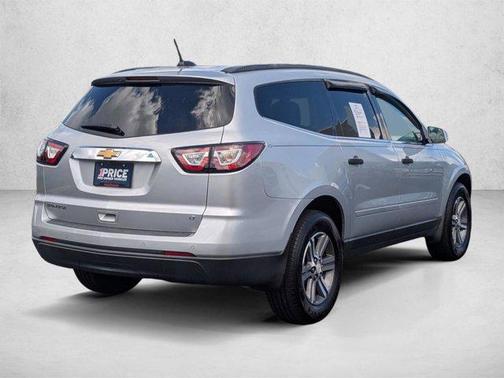 Silver Ice Metallic 2017 Chevrolet Traverse 2LT