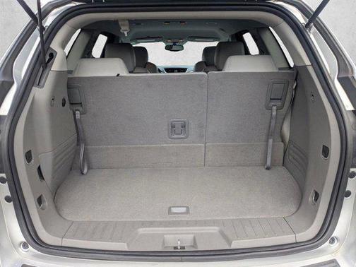 Silver Ice Metallic 2017 Chevrolet Traverse 2LT