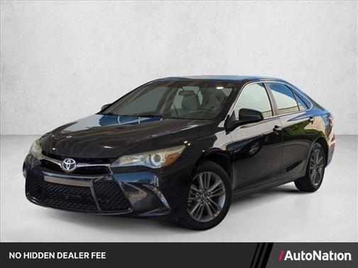 White 2017 Toyota Camry SE
