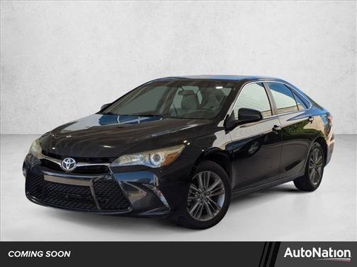 White 2017 Toyota Camry SE