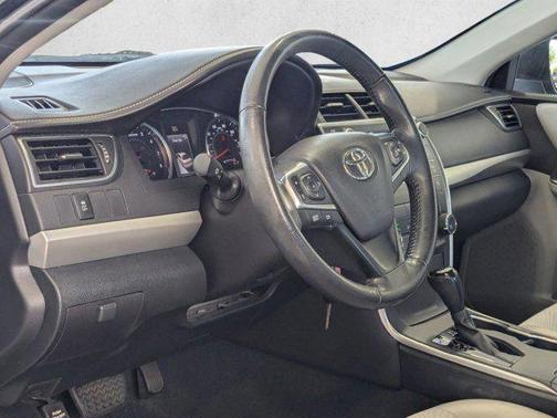 White 2017 Toyota Camry SE