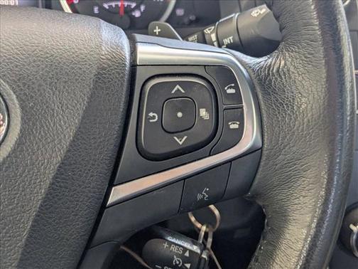 White 2017 Toyota Camry SE