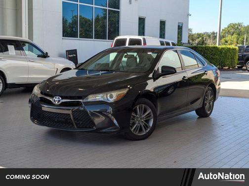 White 2017 Toyota Camry SE