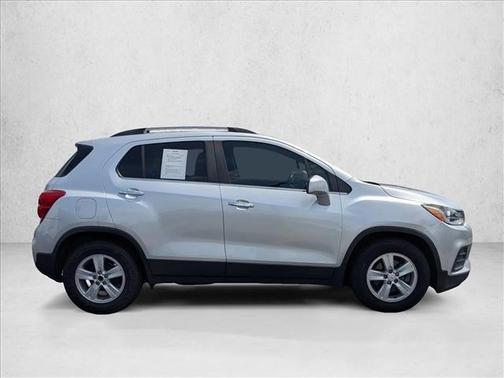 Silver Ice Metallic 2019 Chevrolet Trax LT