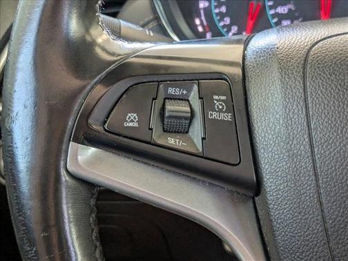 Silver Ice Metallic 2019 Chevrolet Trax LT