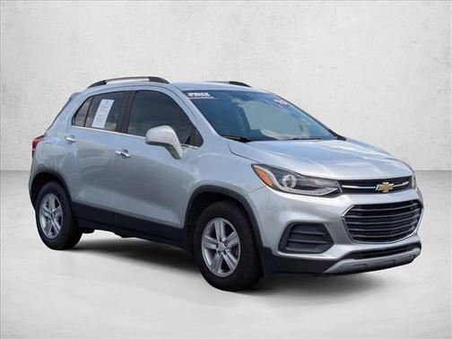 Silver Ice Metallic 2019 Chevrolet Trax LT