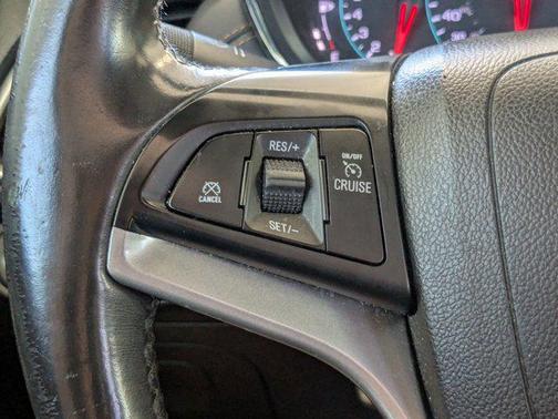 Silver Ice Metallic 2019 Chevrolet Trax LT