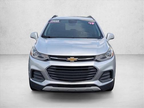 Silver Ice Metallic 2019 Chevrolet Trax LT