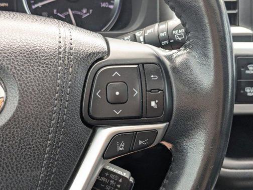 Predawn Gray Mica 2017 Toyota Highlander SE