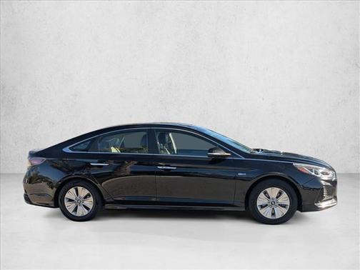 2018 Hyundai SONATA Hybrid SE