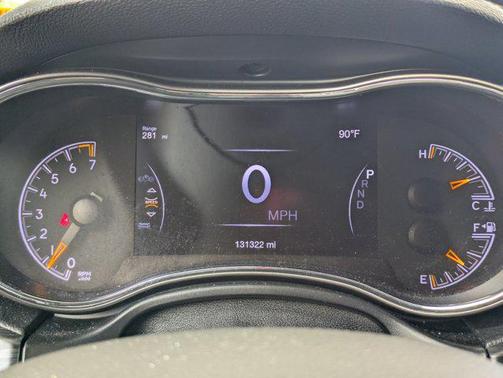 Diamond Black Crystal Pearlcoat 2019 Jeep Grand Cherokee Upland