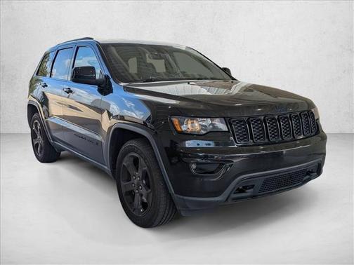 Diamond Black Crystal Pearlcoat 2019 Jeep Grand Cherokee Upland