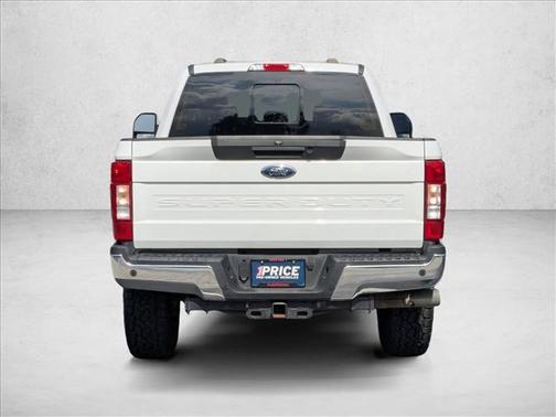 Oxford White 2022 Ford F-250 Lariat