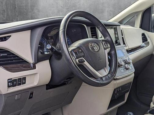 2017 Toyota Sienna XLE