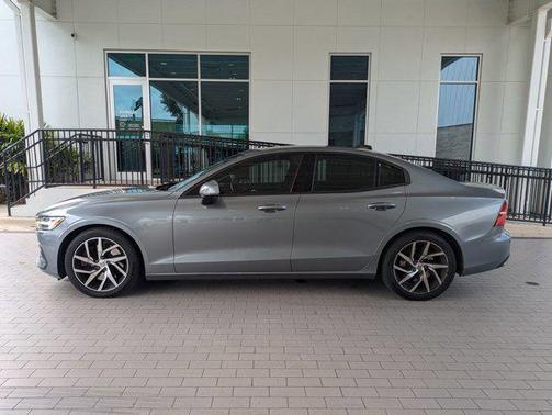 Osmium Grey Metallic 2019 Volvo S60 T6 Momentum