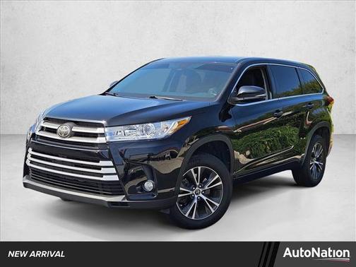 Midnight Black Metallic 2018 Toyota Highlander LE Plus