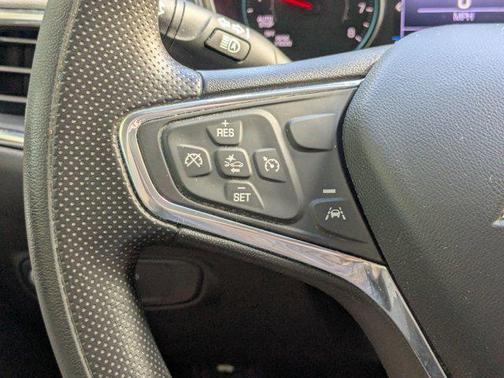 Silver Ice Metallic 2022 Chevrolet Equinox LS