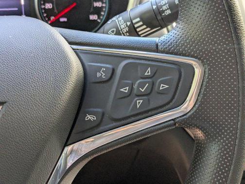 Silver Ice Metallic 2022 Chevrolet Equinox LS