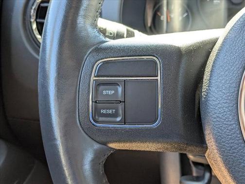 Bright White Clearcoat 2016 Jeep Patriot Latitude